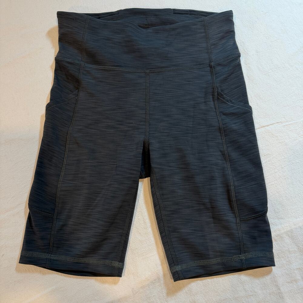 Lululemon biker's shorts with pockets